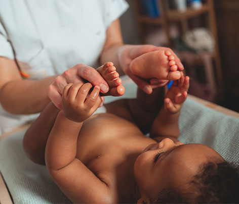 Comment bien masser mon bébé