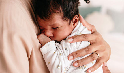 Comment savoir si un bébé a mal au ventre ? Les symptômes