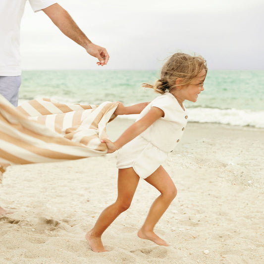 Comment protéger bébé du soleil : nos 7 astuces - BIOLANE